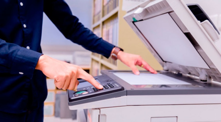 El gobierno evalúa implementar un impuesto a comercios como fotocopiadoras e imprentas 